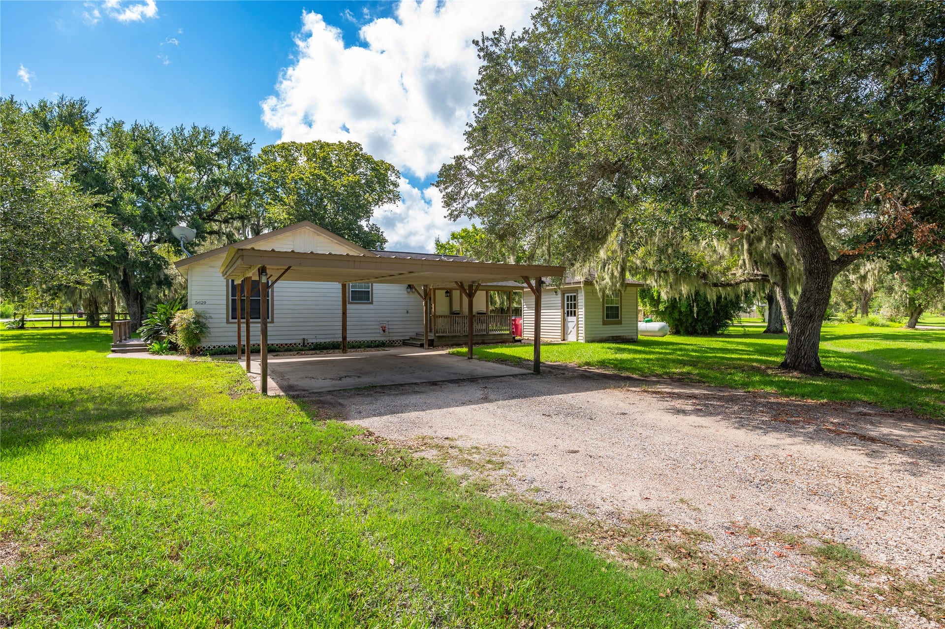 5669 Ratjen Road, Brazoria, TX 77422