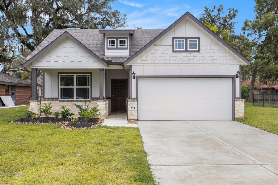 Property photo for 221 Inwood Drive, West Columbia, TX
