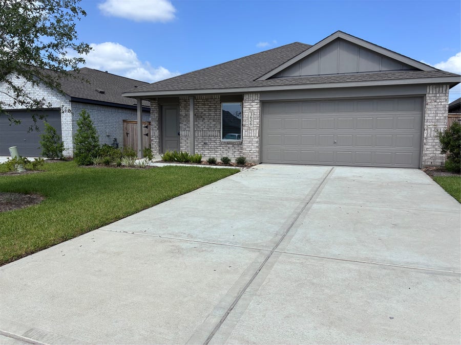 Property photo for 3606 Atlas Point Lane, Angleton, TX