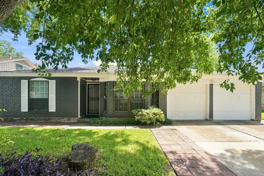 Property photo for 2005 Yorktown Court S, League City, TX