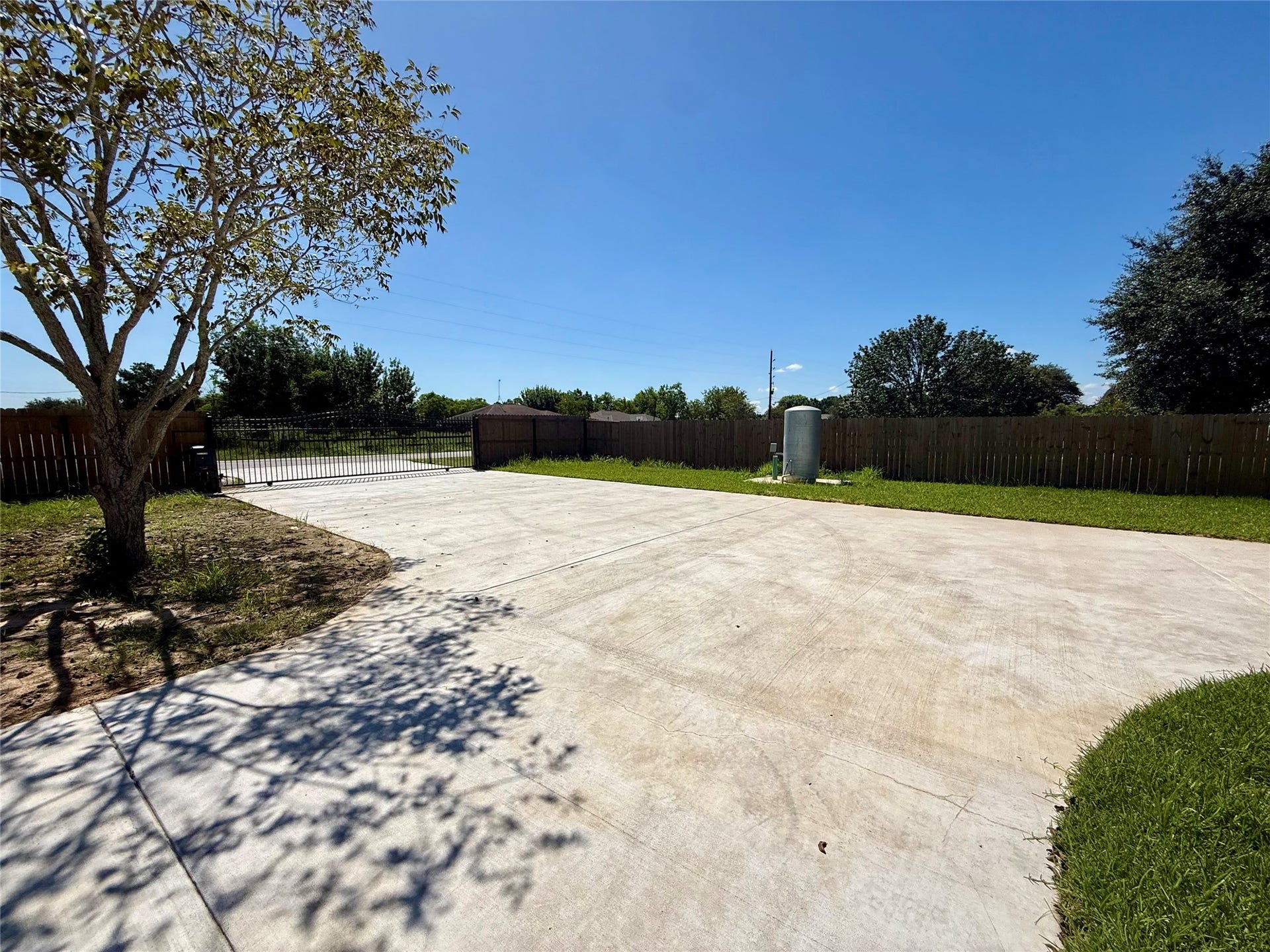 9508 Quaker Court, #B, Rosharon, TX 77583 9508 Quaker Court, #B, Rosharon, TX 77583