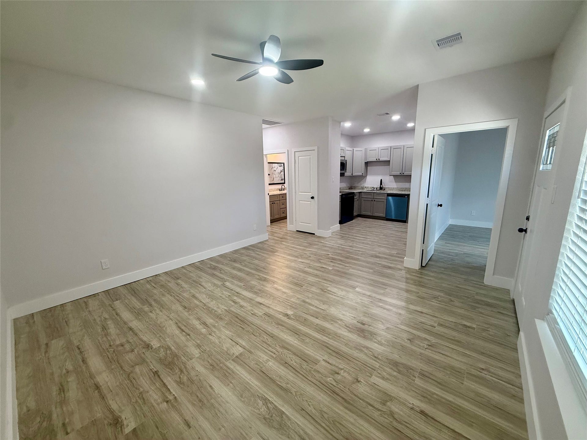 9508 Quaker Court, #B, Rosharon, TX 77583 9508 Quaker Court, #B, Rosharon, TX 77583