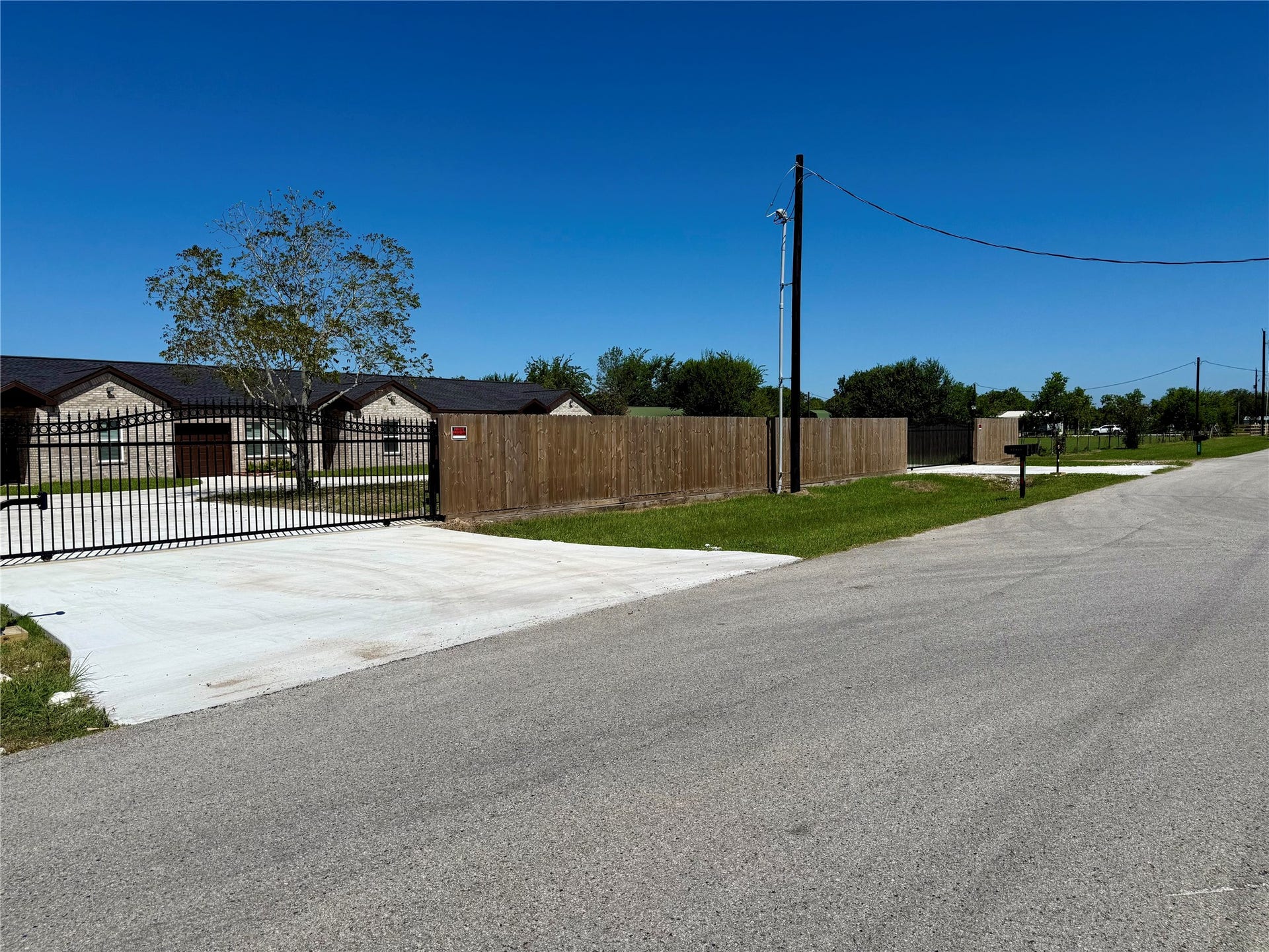 9508 Quaker Court, #B, Rosharon, TX 77583 9508 Quaker Court, #B, Rosharon, TX 77583