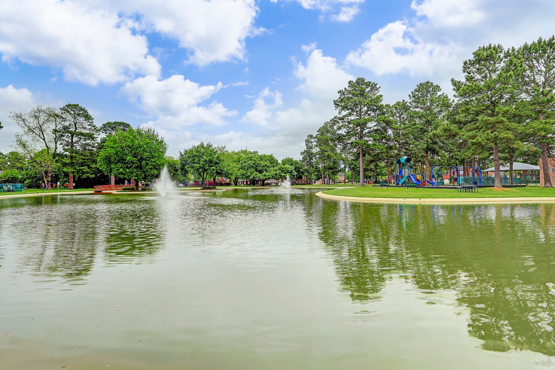 11510 Pecan Canyon Court, Tomball, TX 77377 Large stocked pond