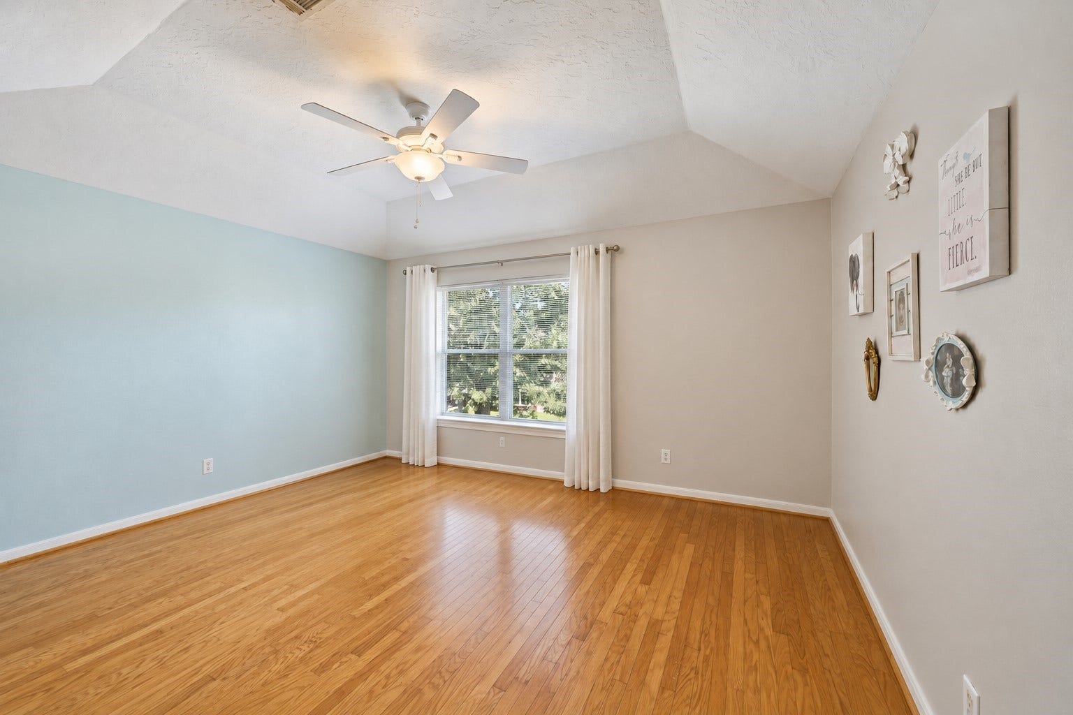 11510 Pecan Canyon Court, Tomball, TX 77377 Rear bedroom with walk in closet