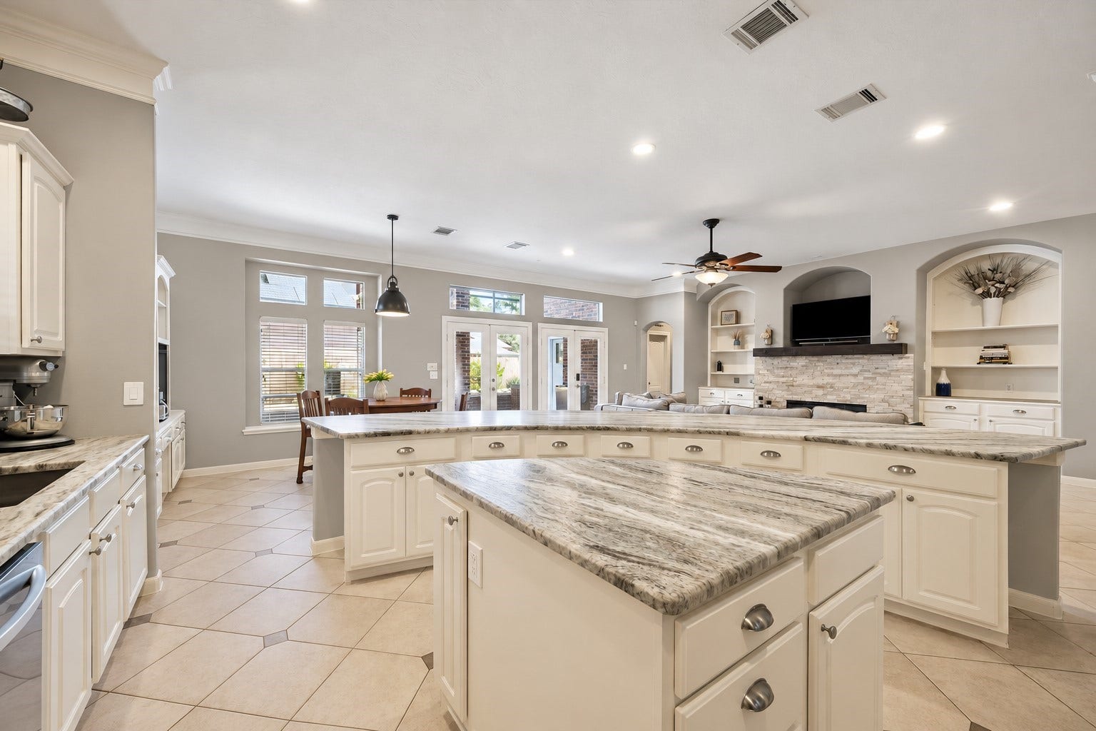 11510 Pecan Canyon Court, Tomball, TX 77377 Remodeled kitchen with honed granite counter and impressive curved island