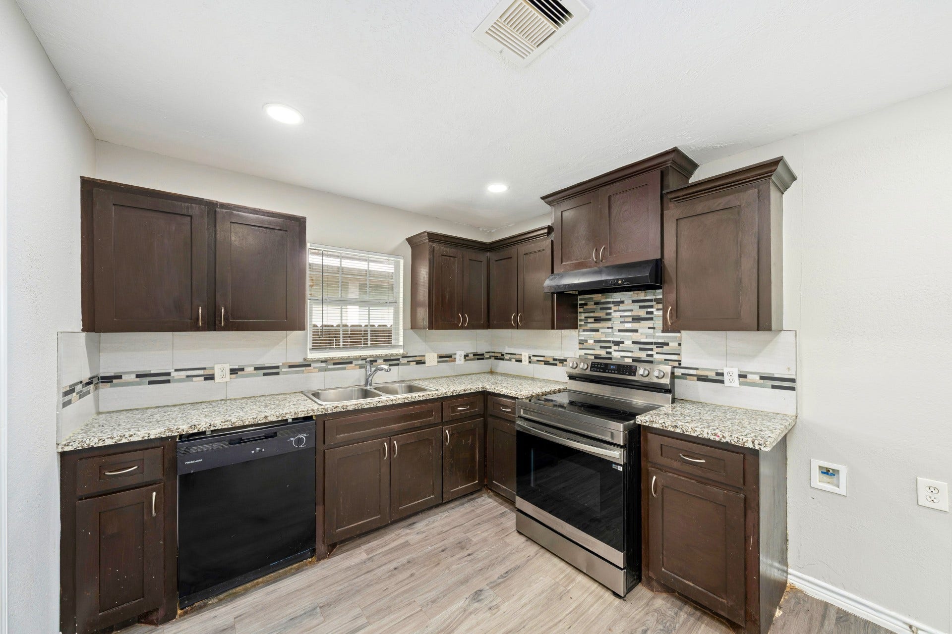 3561 Nathaniel Brown Street, Houston, TX 77021 3561 Nathaniel Brown Street, Houston, TX 77021