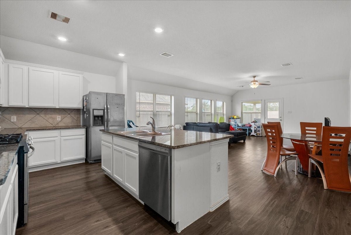 630 Harbor Colony Lane, La Marque, TX 77568 630 Harbor Colony Lane, La Marque, TX 77568
