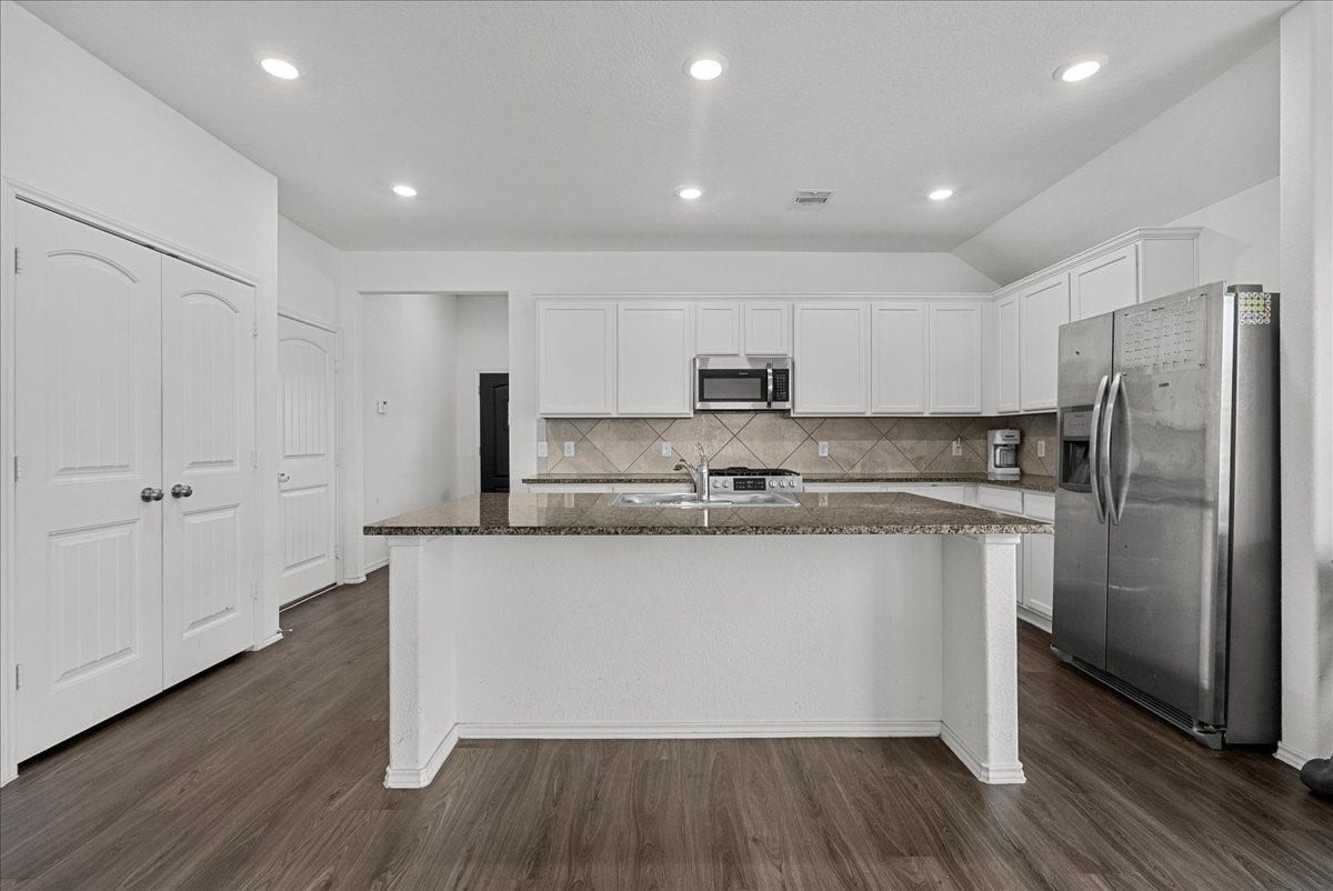 630 Harbor Colony Lane, La Marque, TX 77568 630 Harbor Colony Lane, La Marque, TX 77568
