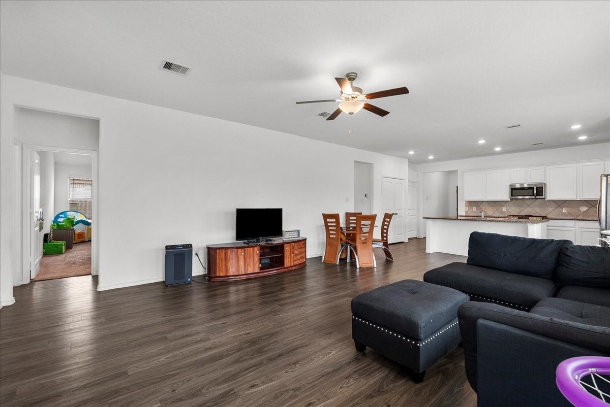630 Harbor Colony Lane, La Marque, TX 77568 630 Harbor Colony Lane, La Marque, TX 77568