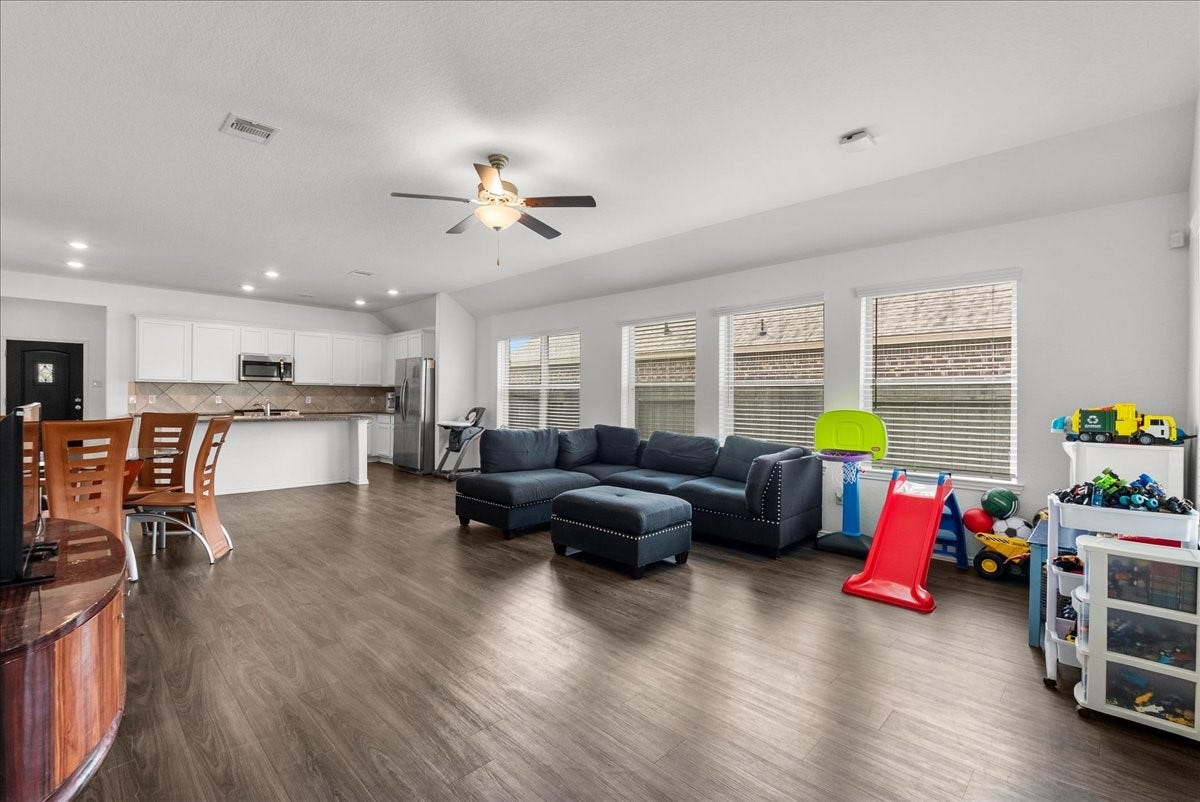 630 Harbor Colony Lane, La Marque, TX 77568 630 Harbor Colony Lane, La Marque, TX 77568