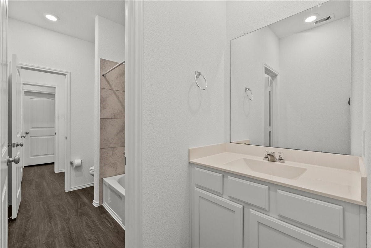630 Harbor Colony Lane, La Marque, TX 77568 630 Harbor Colony Lane, La Marque, TX 77568