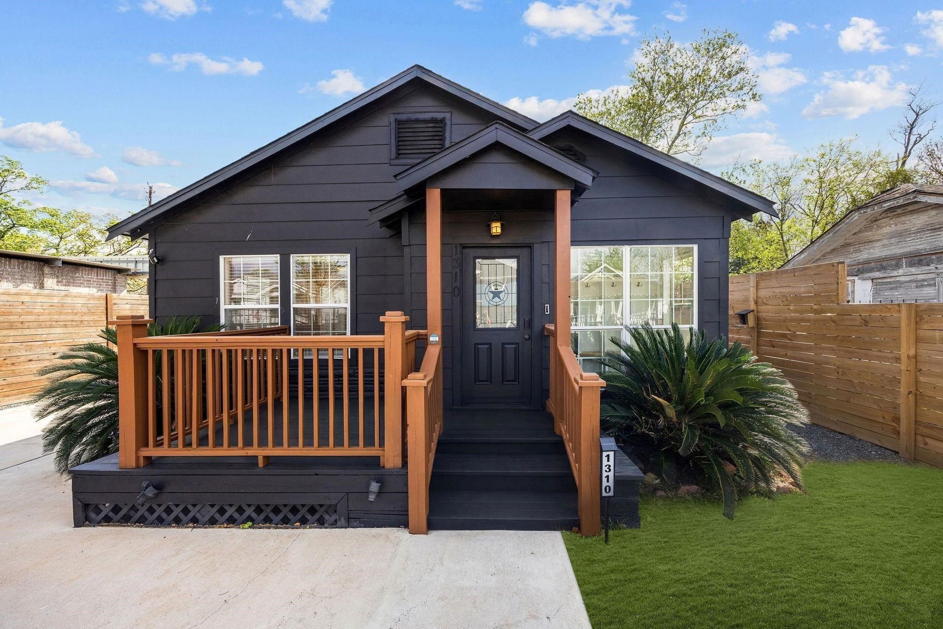 1310 Walton Street, Houston, TX 77009 1310 Walton Street, Houston, TX 77009