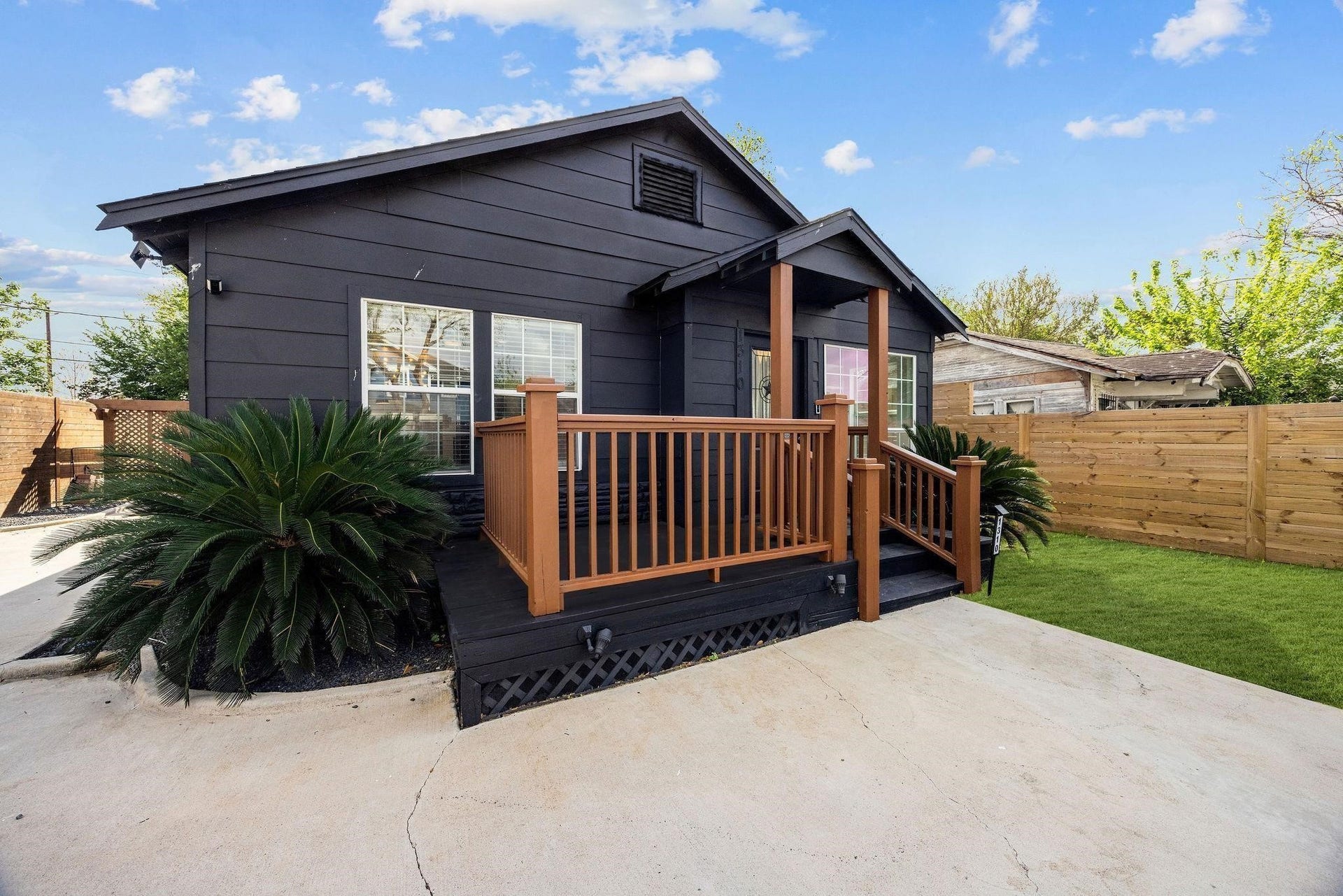 1310 Walton Street, Houston, TX 77009 1310 Walton Street, Houston, TX 77009