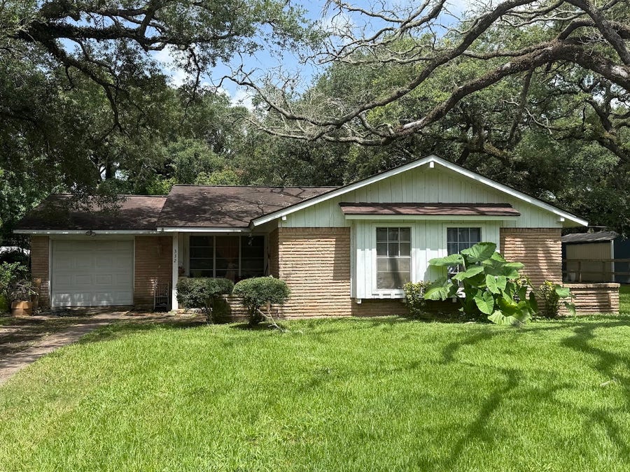 Property photo for 332 County Road 698a, Angleton, TX