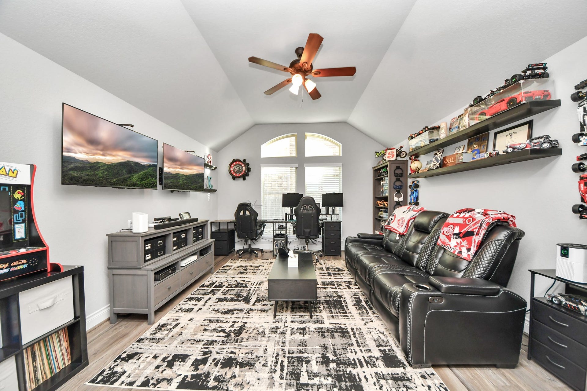 3211 Sweet Audrey Lane, Richmond, TX 77406 Versatile flex room off the foyer with arched window and wood-look flooring use as a game room, media room, or home office.