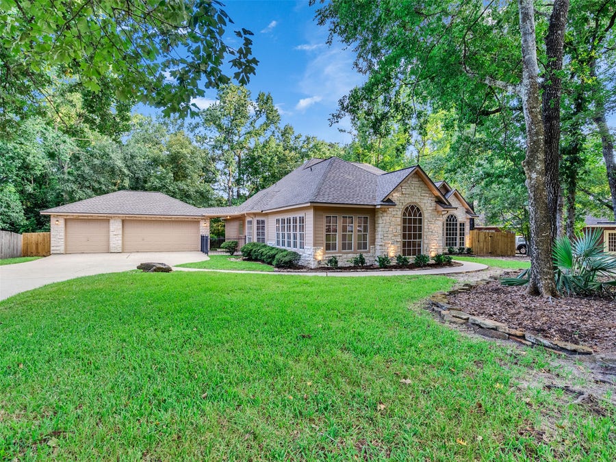 Property photo for 2312 Carriage Run E, Conroe, TX