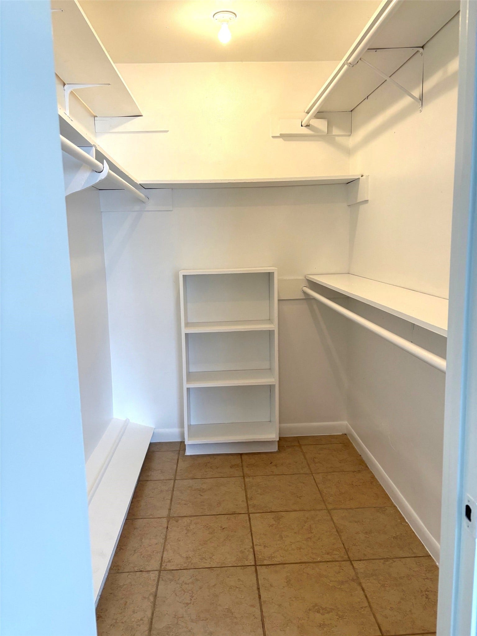 2824 Briarhurst Drive, #9, Houston, TX 77057 2824 Briarhurst Drive, #9, Houston, TX 77057