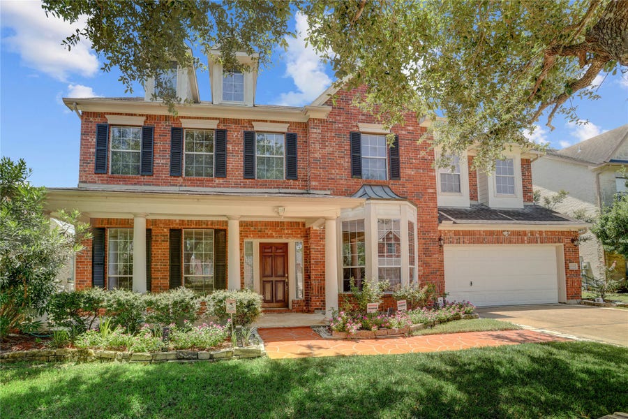 Property photo for 10006 Autumn Lake Trail, Pearland, TX