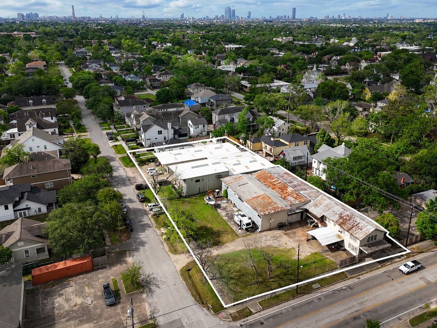 Property photo for 320 E 20th Street, Houston, TX