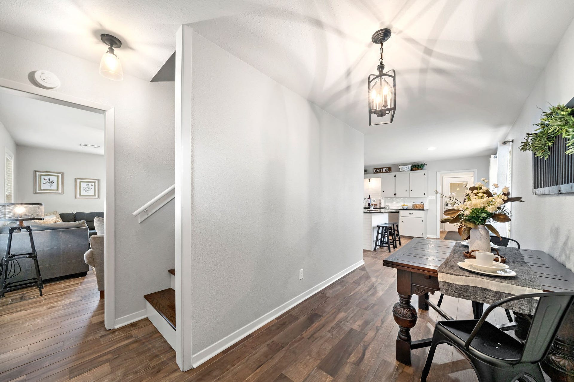 702 S 2nd Street, La Porte, TX 77571 702 S 2nd Street, La Porte, TX 77571
