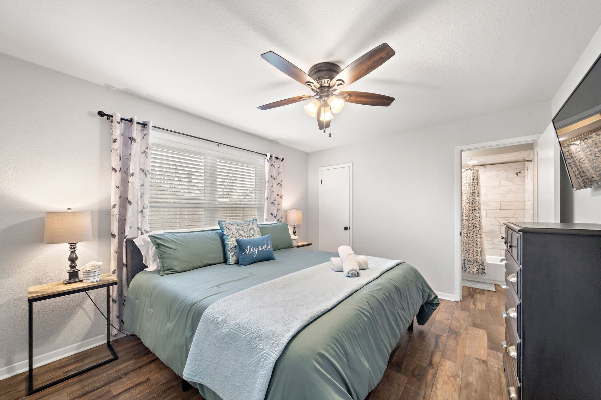 702 S 2nd Street, La Porte, TX 77571 702 S 2nd Street, La Porte, TX 77571