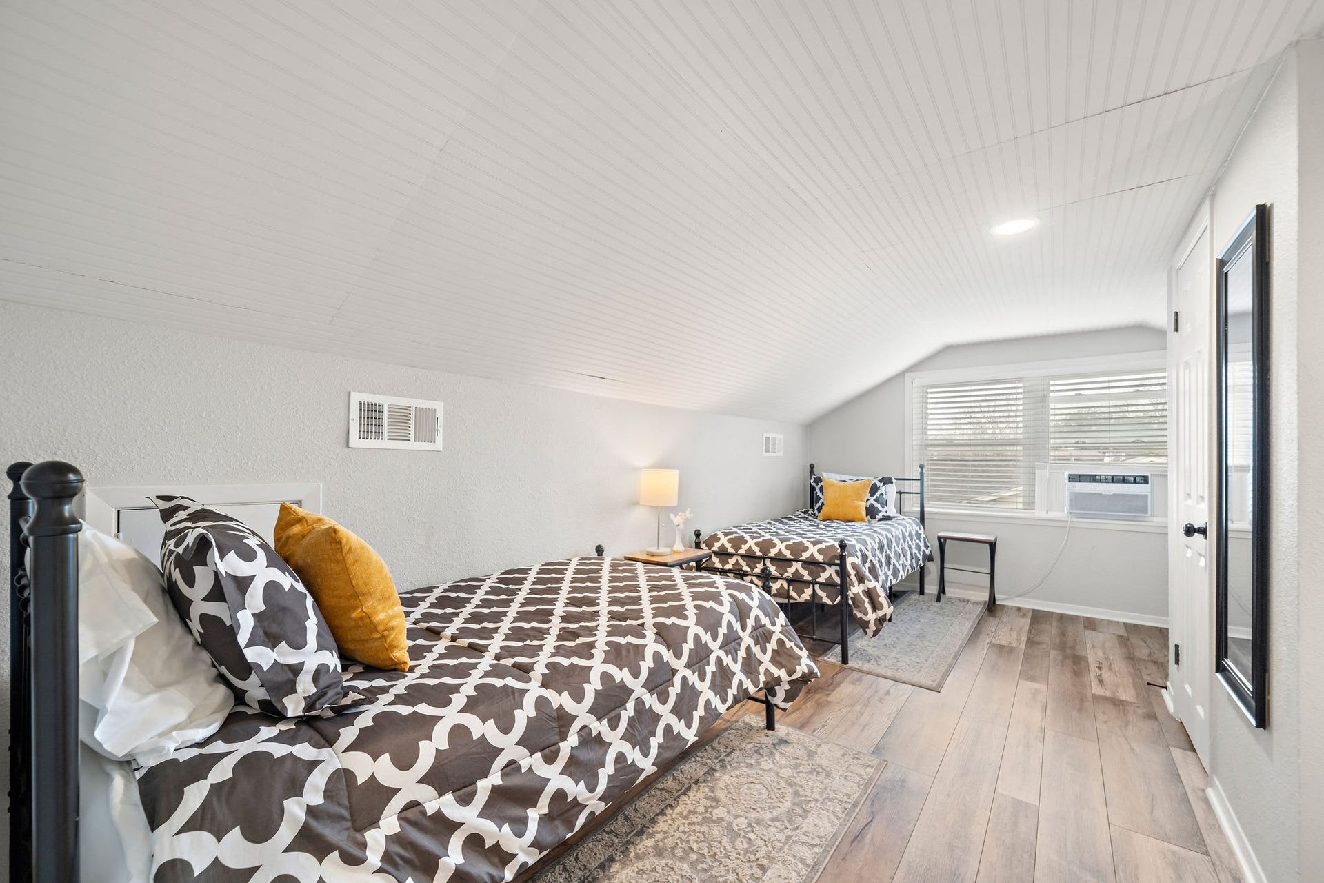 702 S 2nd Street, La Porte, TX 77571 702 S 2nd Street, La Porte, TX 77571