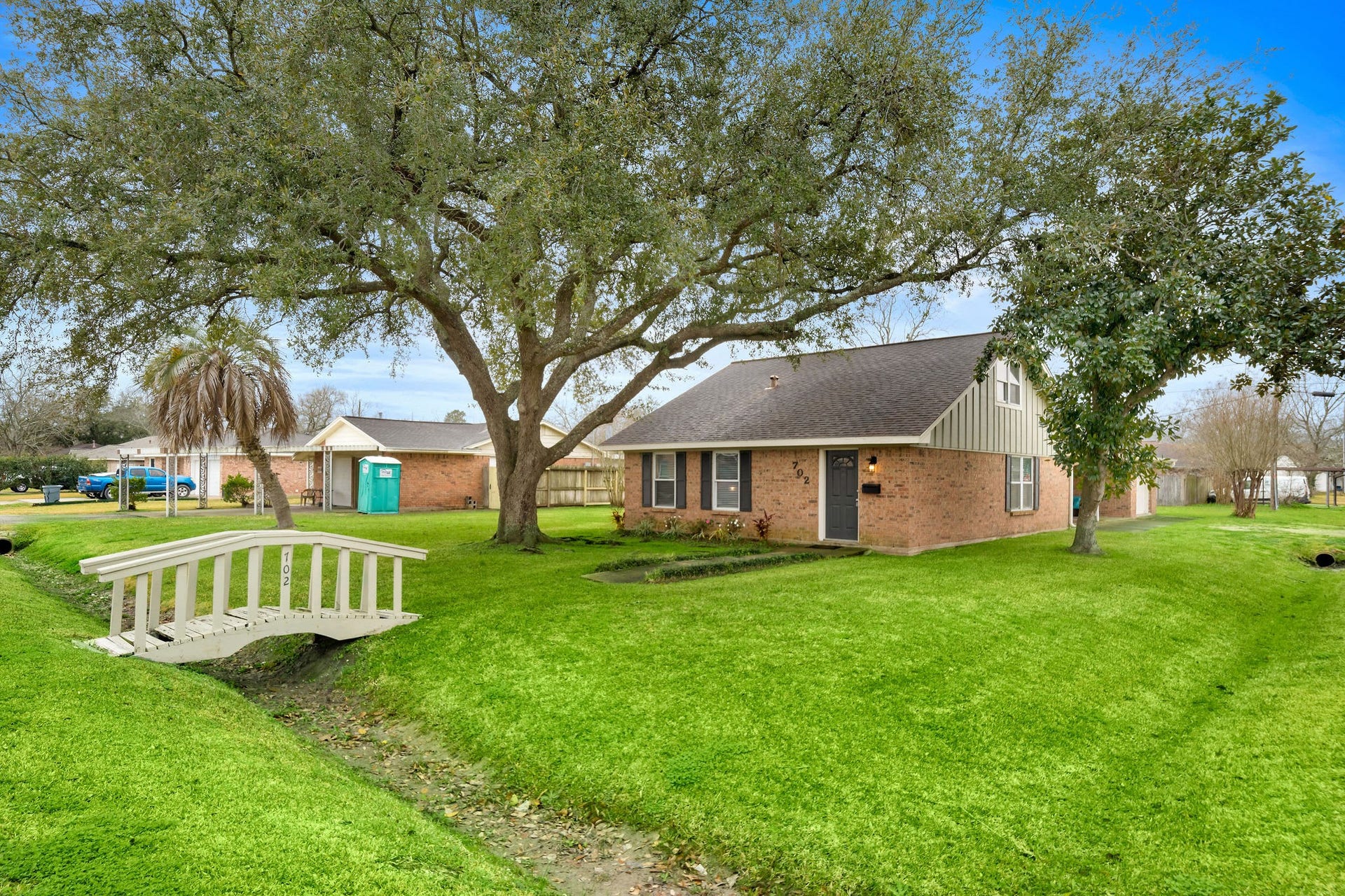 702 S 2nd Street, La Porte, TX 77571 702 S 2nd Street, La Porte, TX 77571