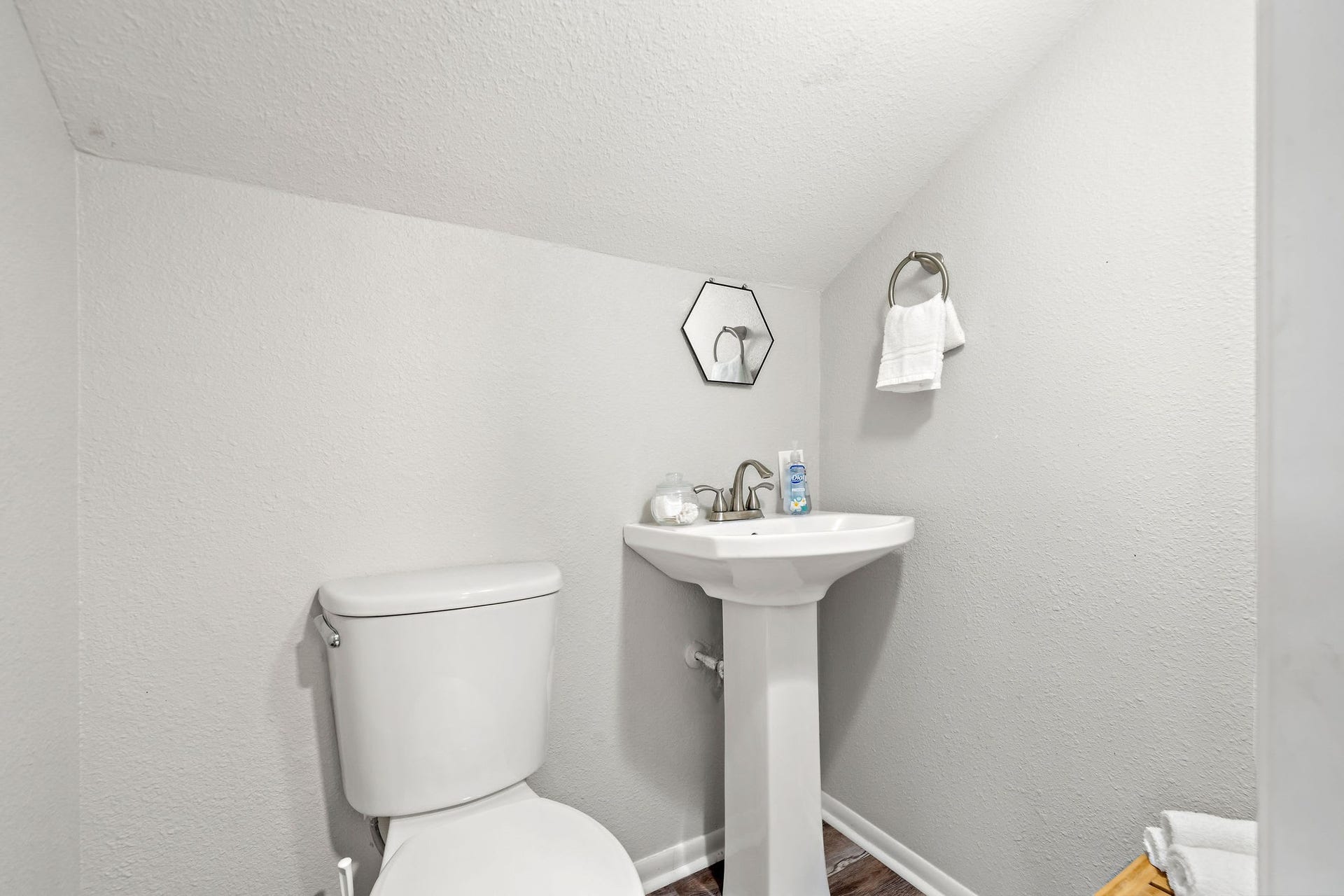 702 S 2nd Street, La Porte, TX 77571 702 S 2nd Street, La Porte, TX 77571