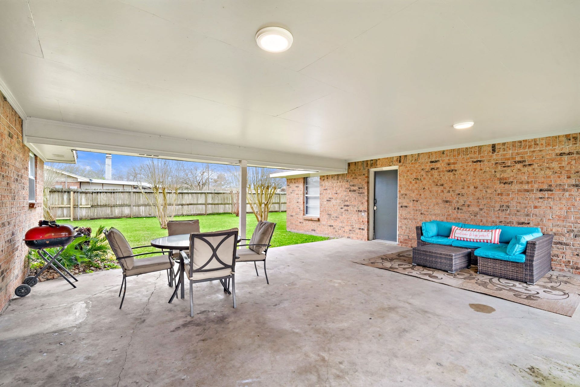 702 S 2nd Street, La Porte, TX 77571 702 S 2nd Street, La Porte, TX 77571