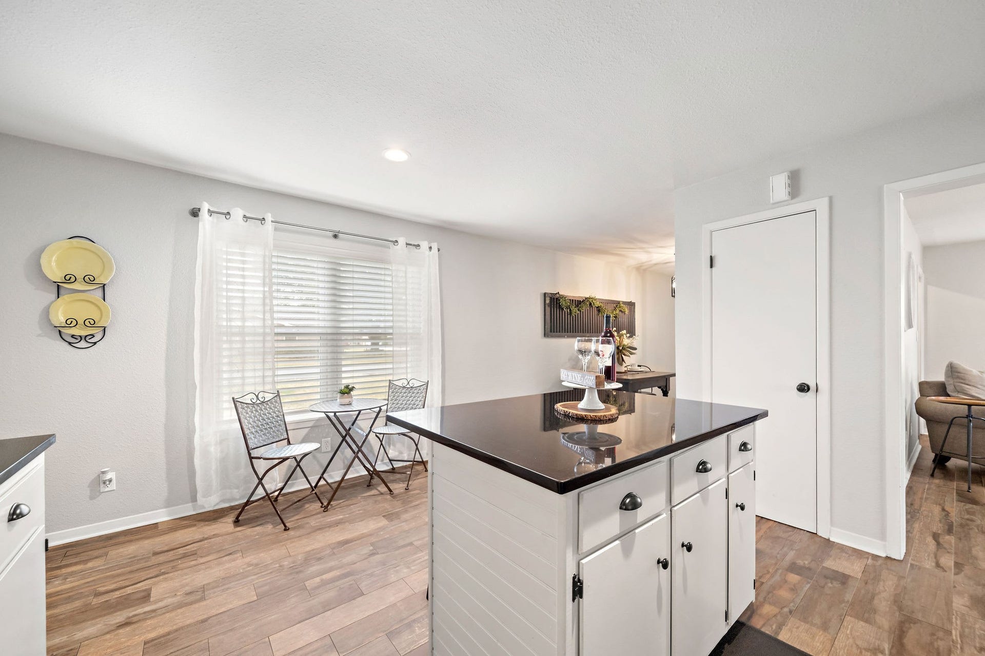 702 S 2nd Street, La Porte, TX 77571 702 S 2nd Street, La Porte, TX 77571
