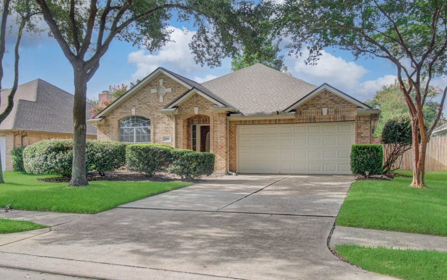 Property photo for 10004 Chestnut Creek Way, Pearland, TX