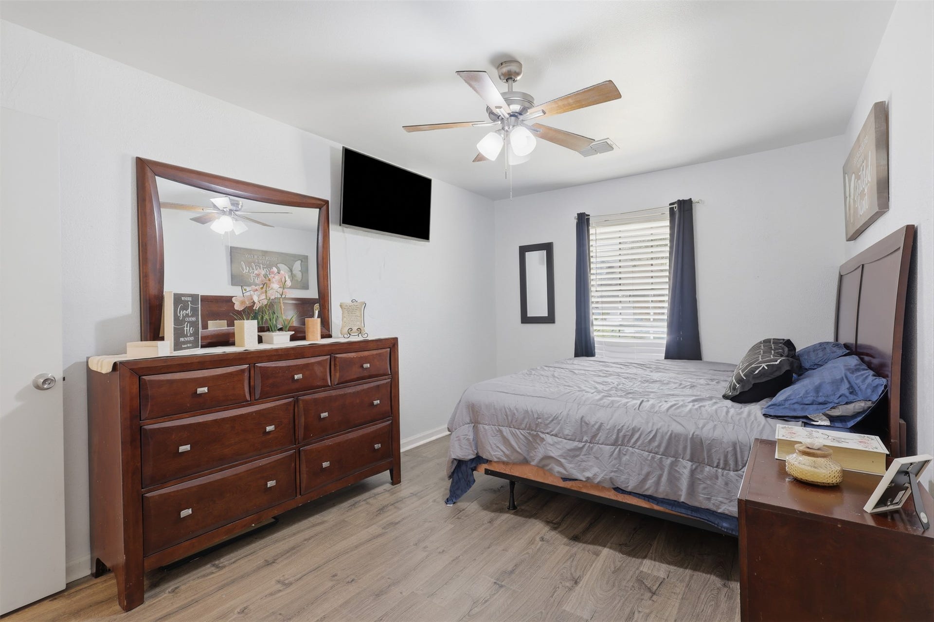 Bright secondary bedroom with neutral finishes and ample space for furnishings.