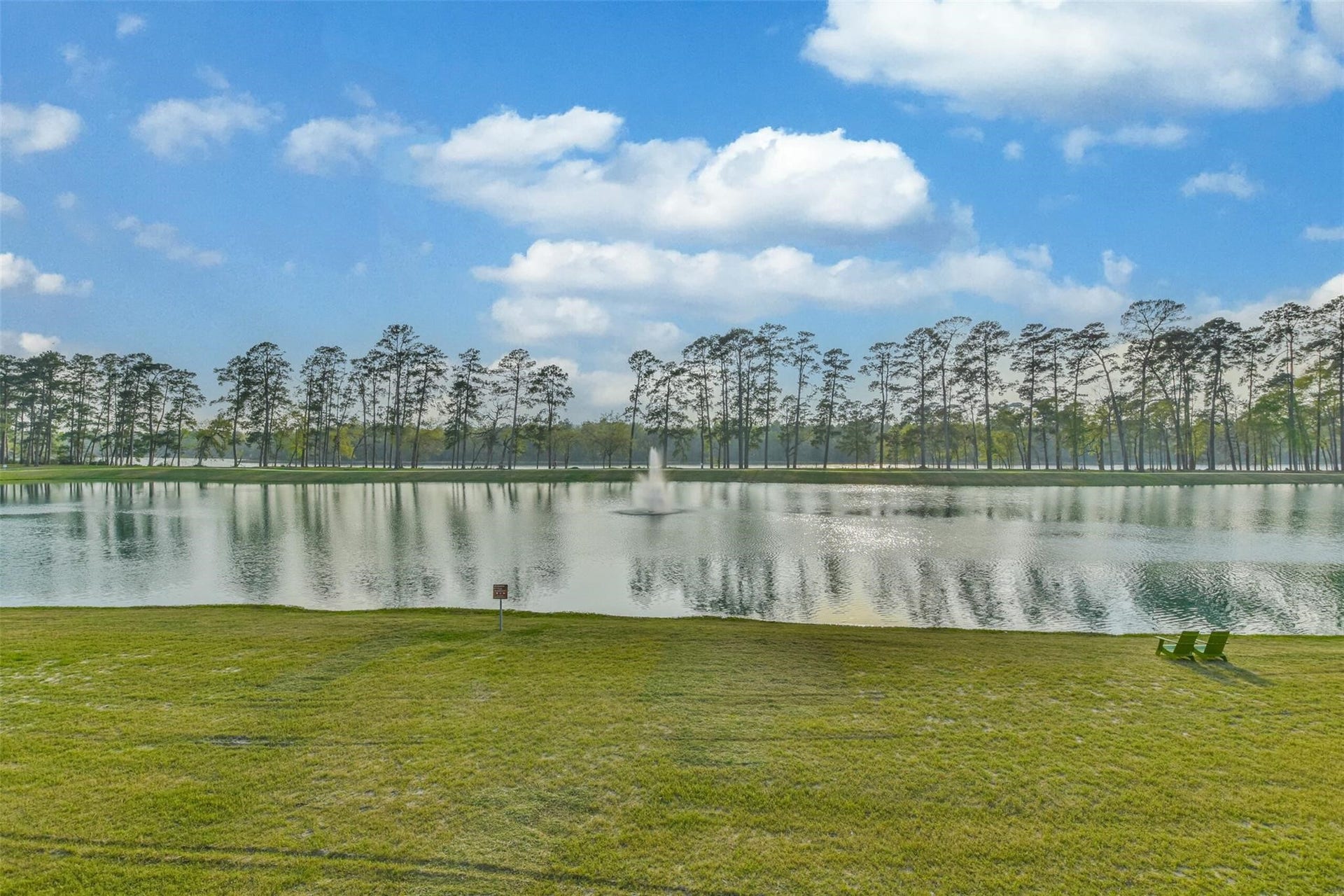 455 Mathis Lake, Conroe, TX 77304 BEAUTIFUL LAKE