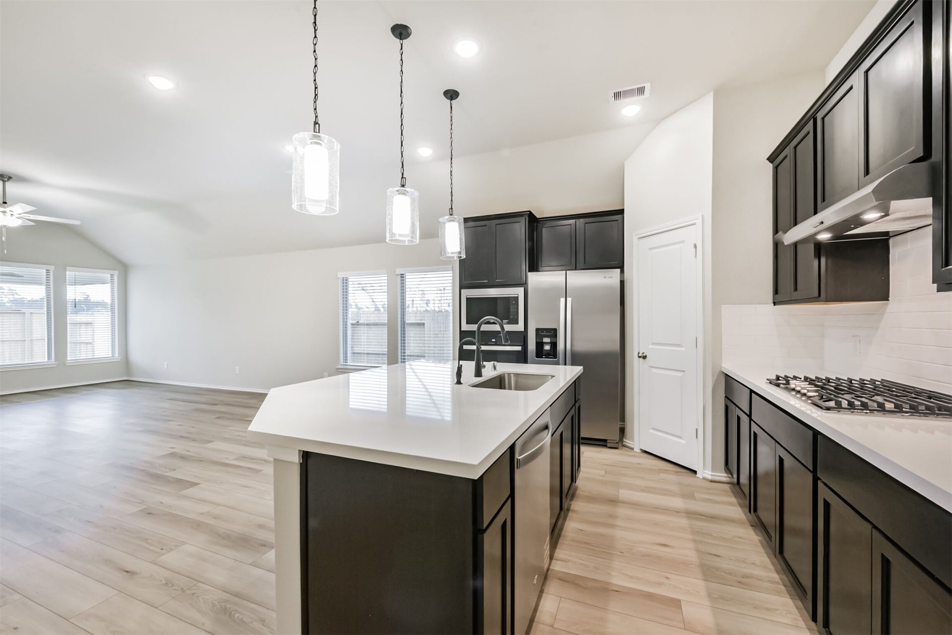 455 Mathis Lake, Conroe, TX 77304 455 Mathis Lake, Conroe, TX 77304