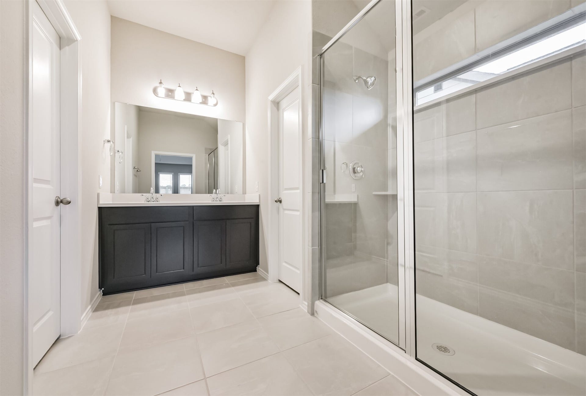 455 Mathis Lake, Conroe, TX 77304 MASTER BATHROOM