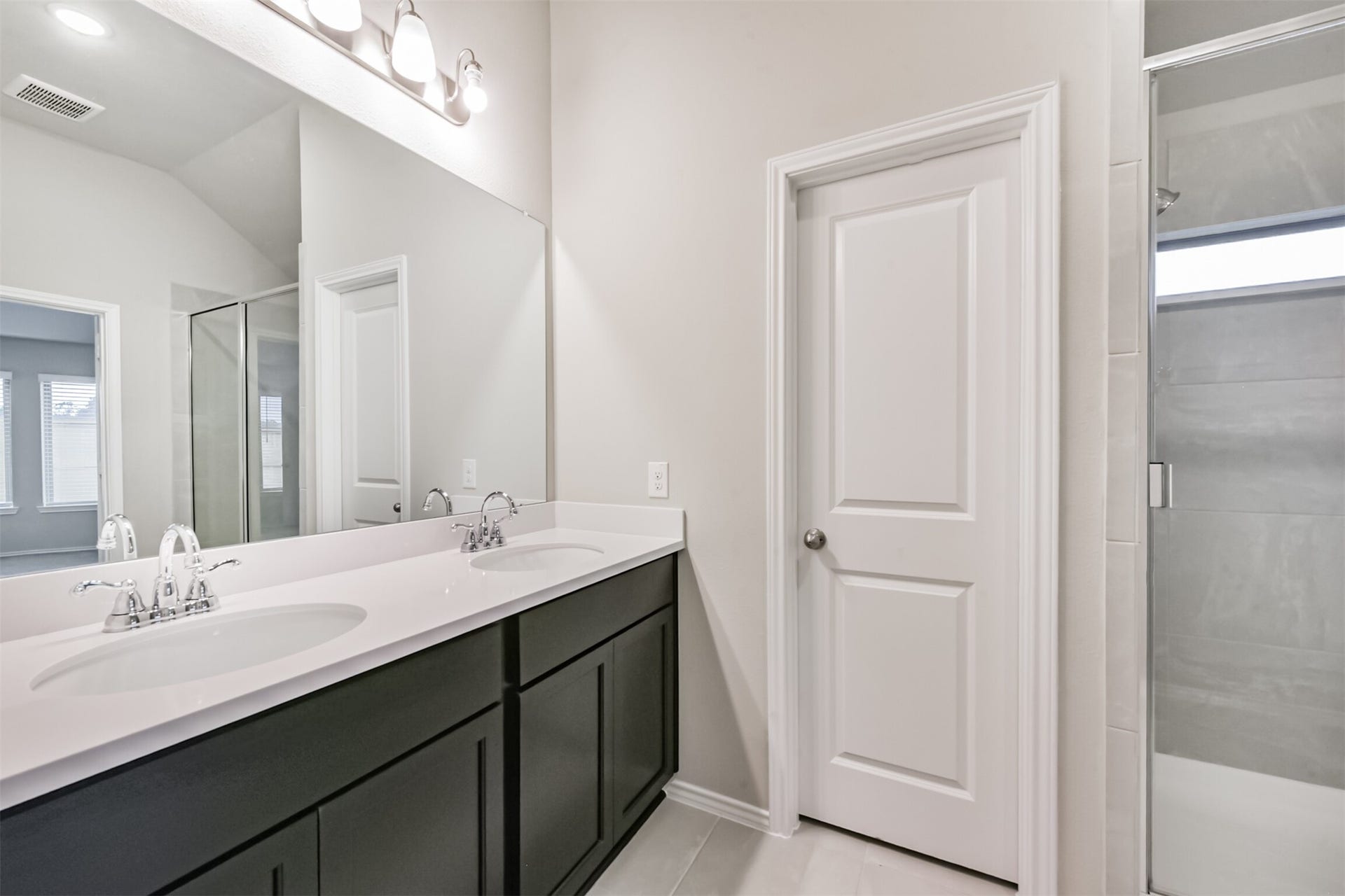 455 Mathis Lake, Conroe, TX 77304 MASTER BATHROOM DOUBLE SINKS