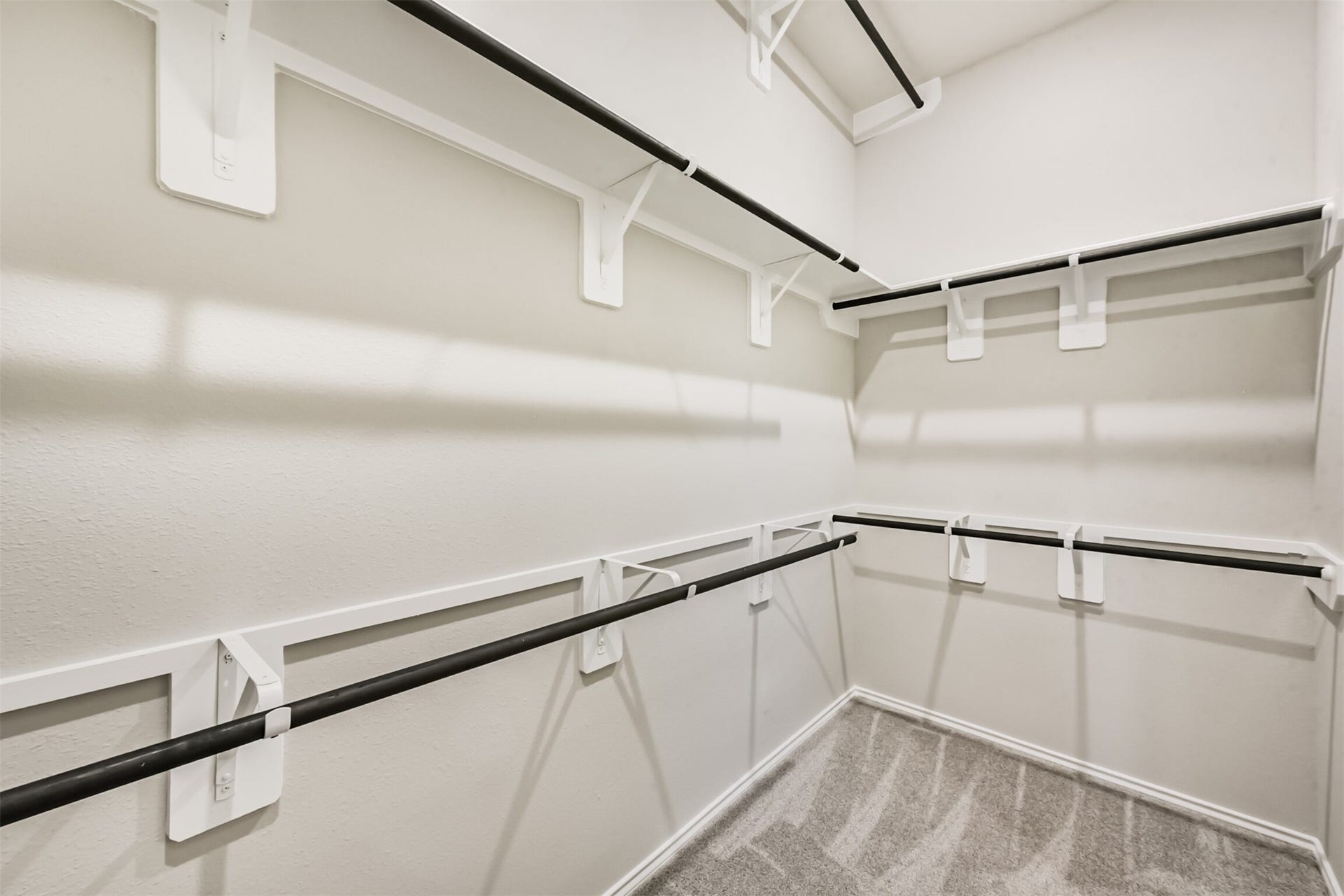 455 Mathis Lake, Conroe, TX 77304 MASTER BEDROOM WALK IN CLOSET