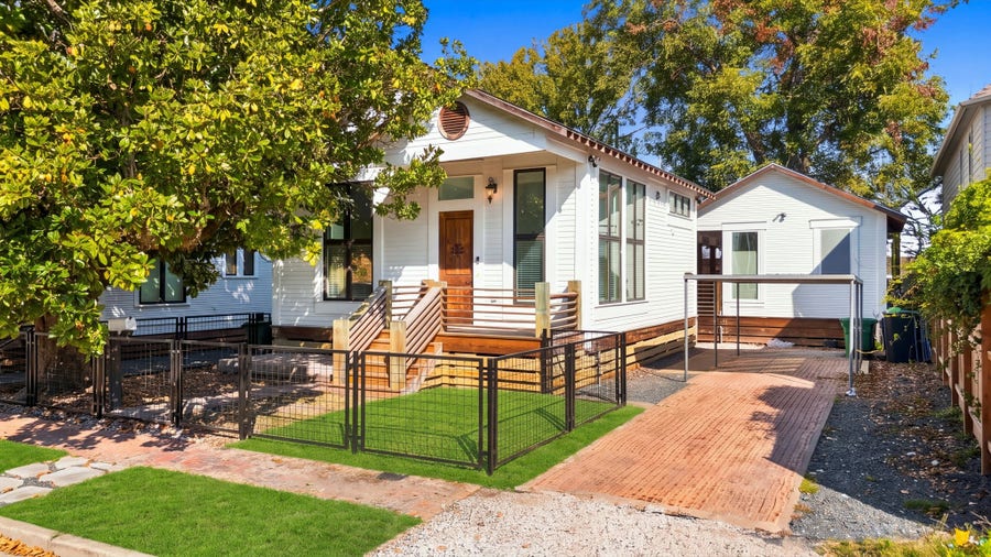 Property photo for 813 E 23rd Street, Houston, TX