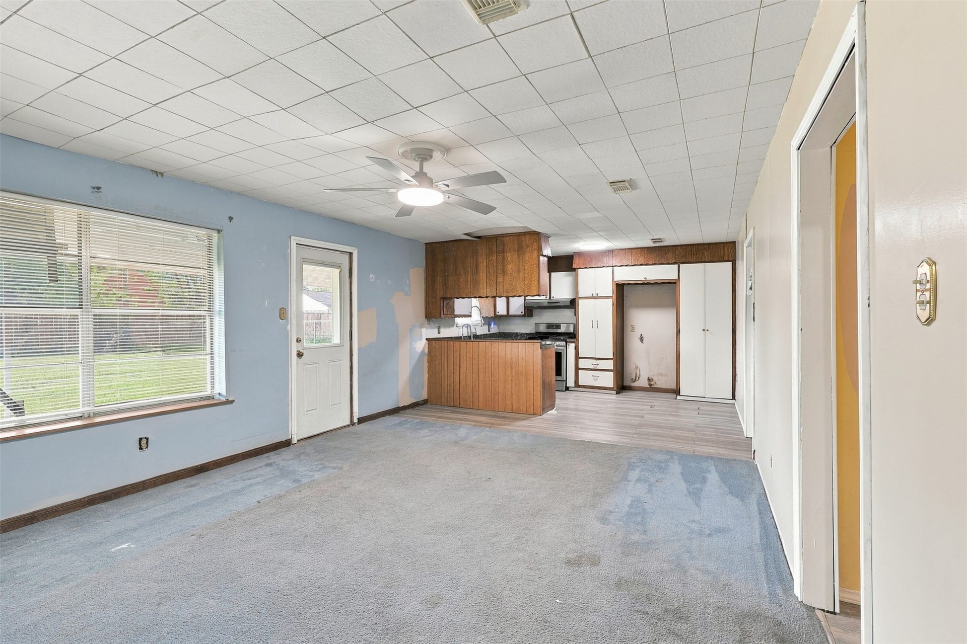 1906 Kings Lane, Alvin, TX 77511 1906 Kings Lane, Alvin, TX 77511