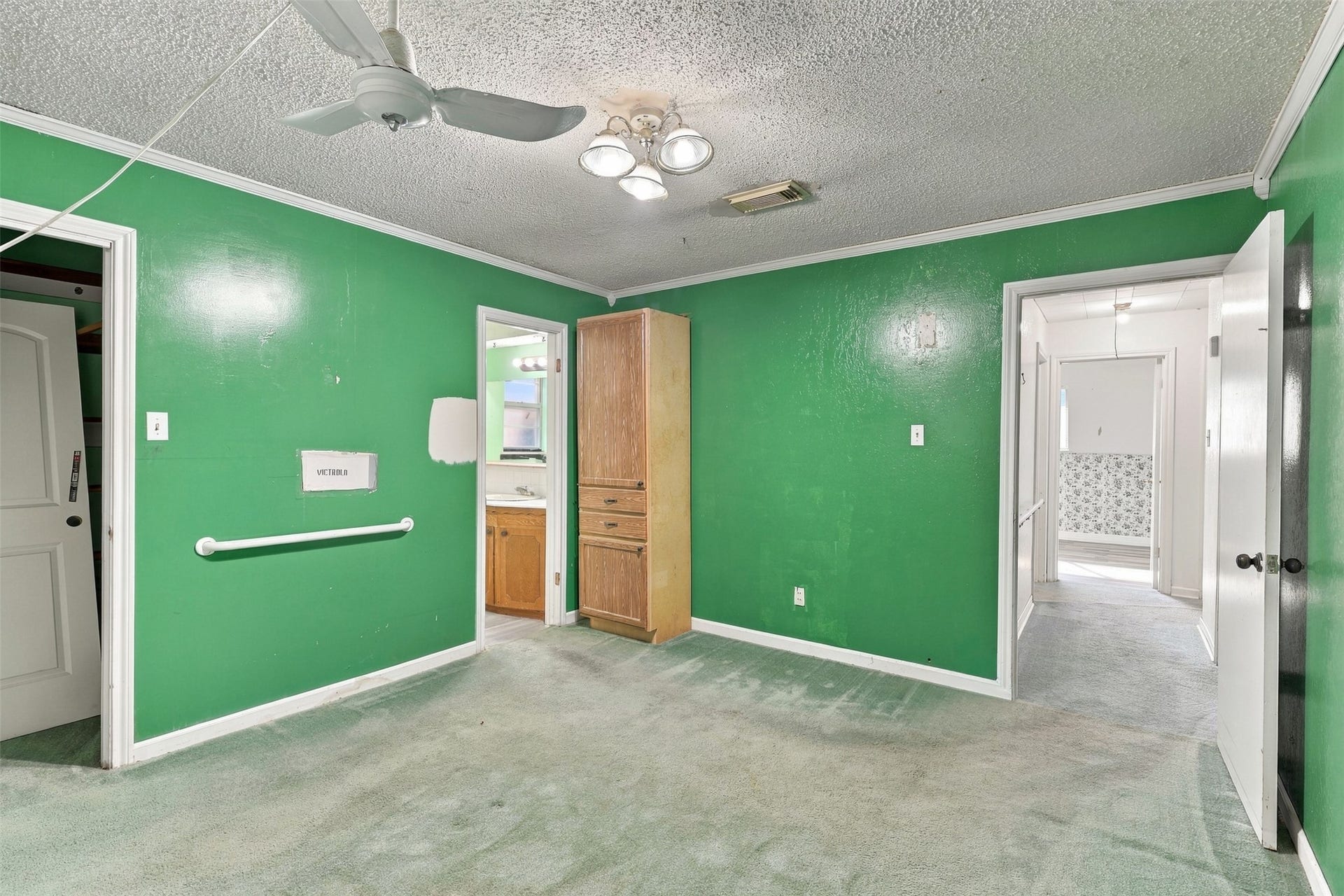1906 Kings Lane, Alvin, TX 77511 1906 Kings Lane, Alvin, TX 77511