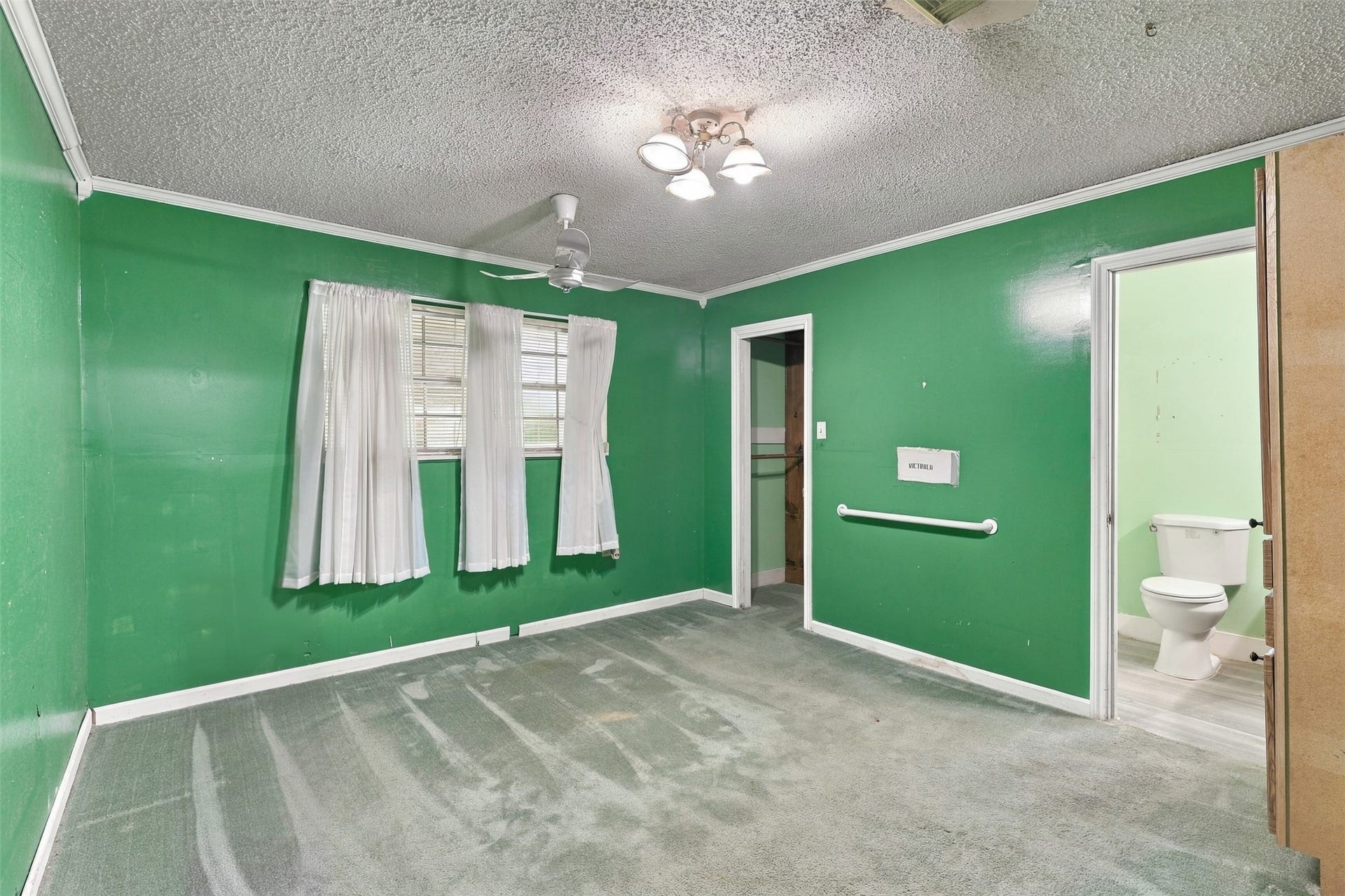 1906 Kings Lane, Alvin, TX 77511 1906 Kings Lane, Alvin, TX 77511