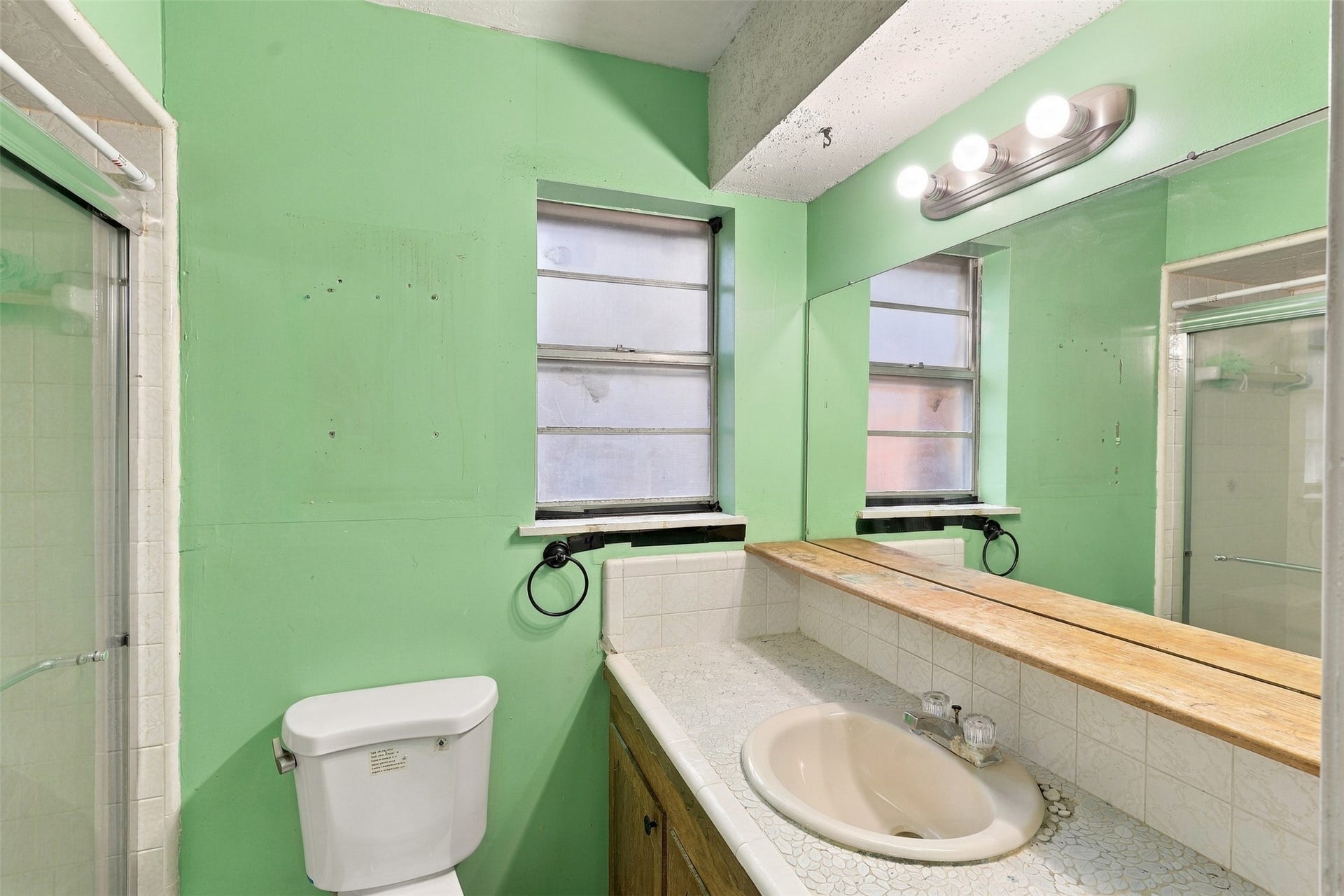 1906 Kings Lane, Alvin, TX 77511 1906 Kings Lane, Alvin, TX 77511