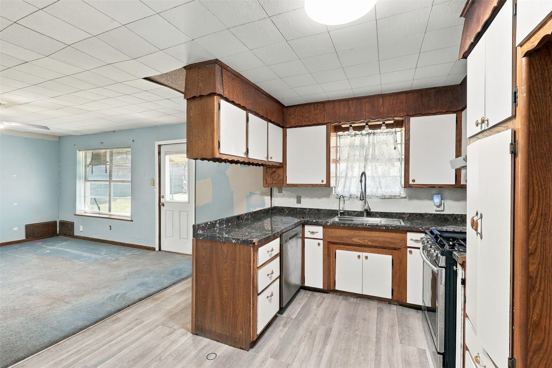 1906 Kings Lane, Alvin, TX 77511 1906 Kings Lane, Alvin, TX 77511