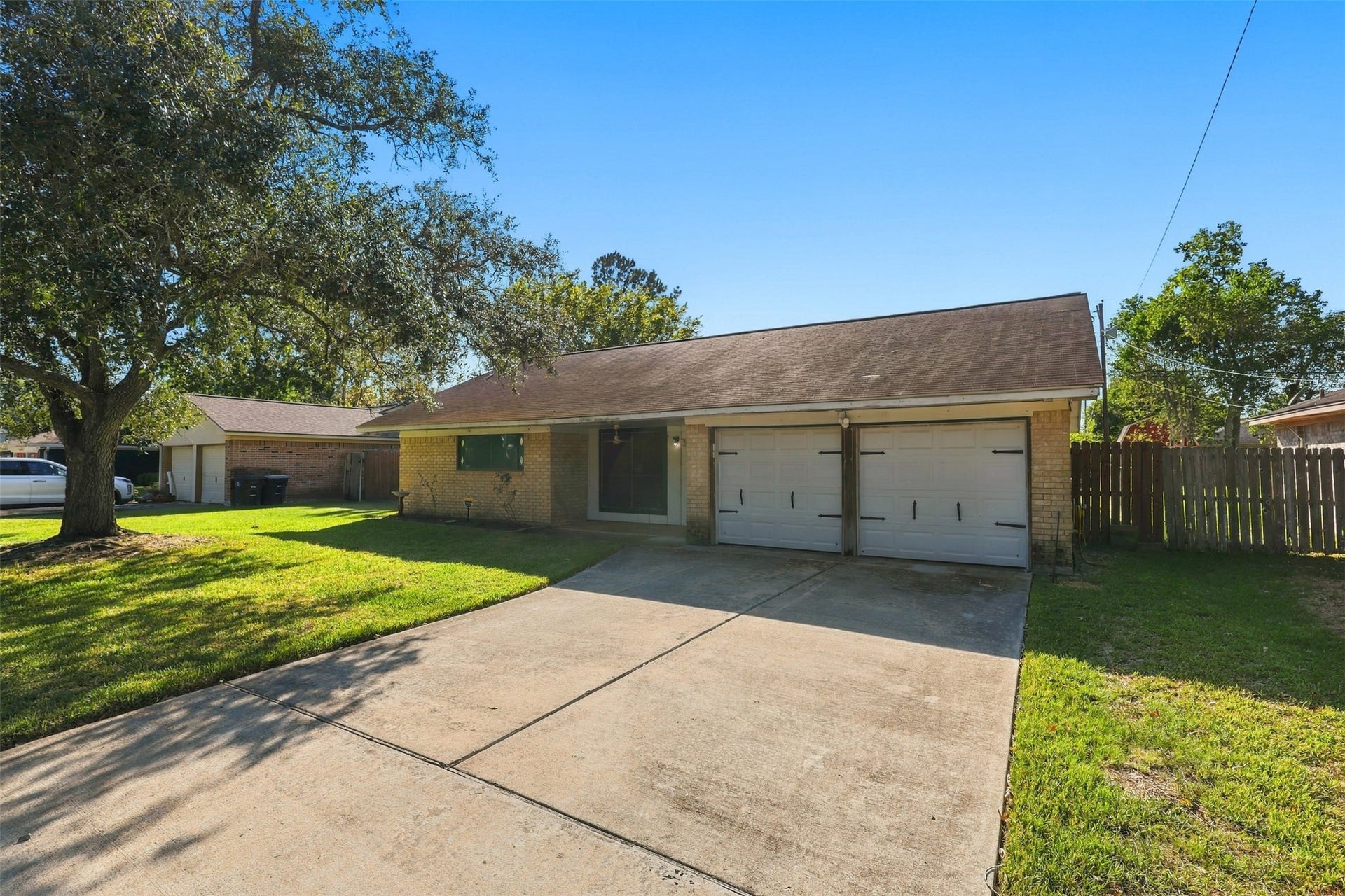 1906 Kings Lane, Alvin, TX 77511 1906 Kings Lane, Alvin, TX 77511