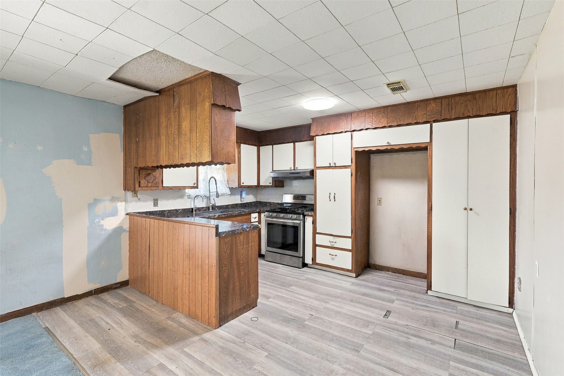 1906 Kings Lane, Alvin, TX 77511 1906 Kings Lane, Alvin, TX 77511