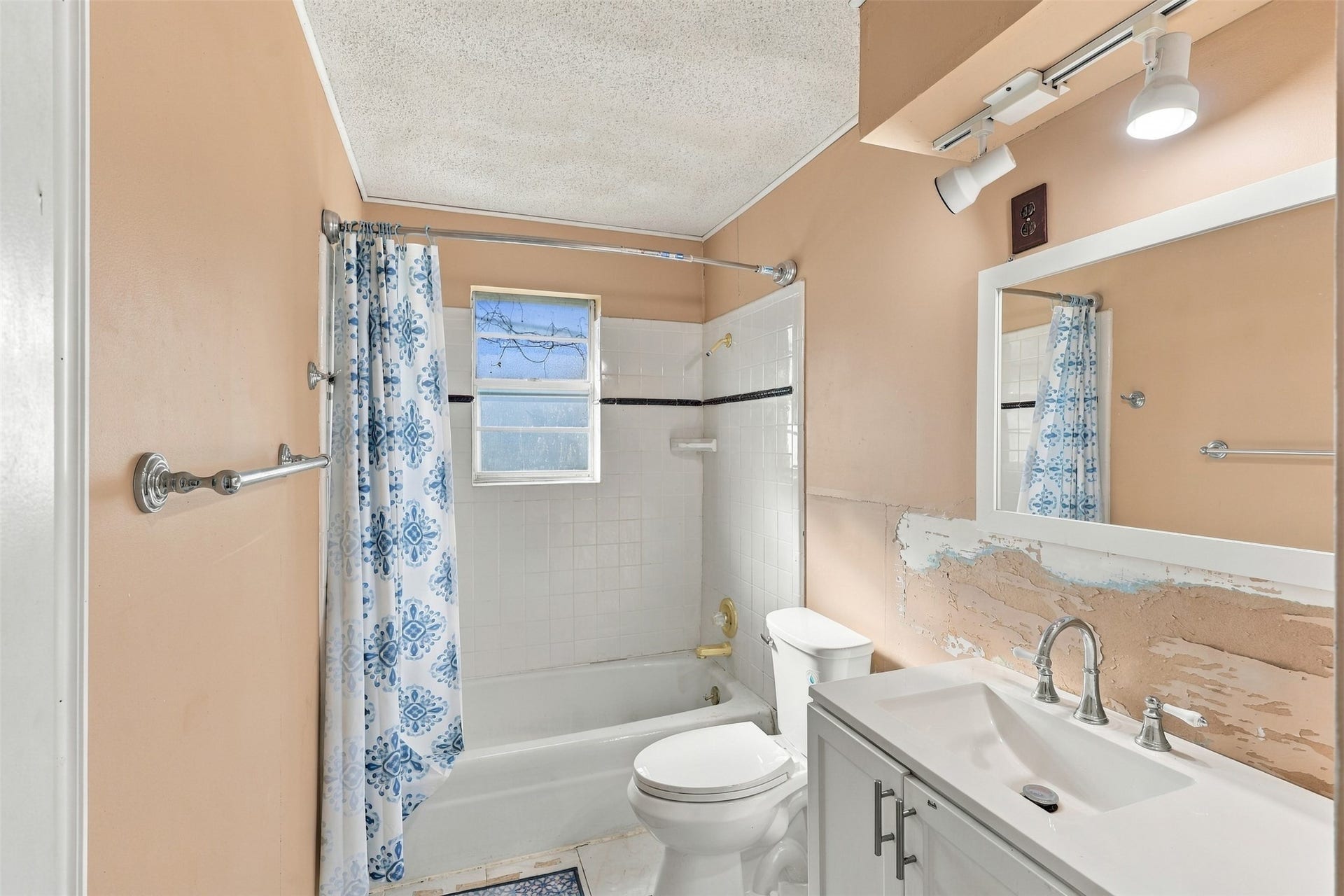1906 Kings Lane, Alvin, TX 77511 1906 Kings Lane, Alvin, TX 77511