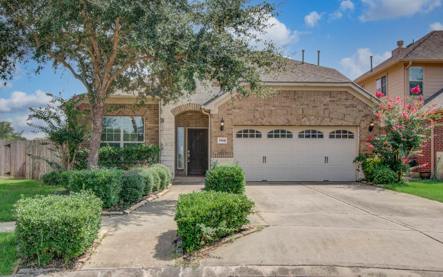 Property photo for 7142 Breton Bay Pass, Missouri City, TX