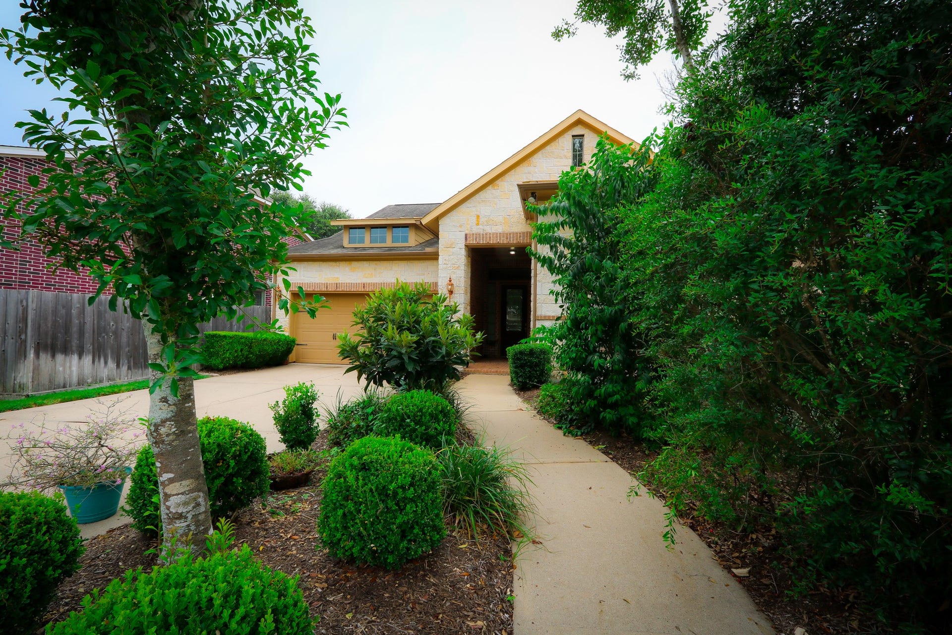 6514 Monrovia Lane, Sugar Land, TX 77479 6514 Monrovia Lane, Sugar Land, TX 77479