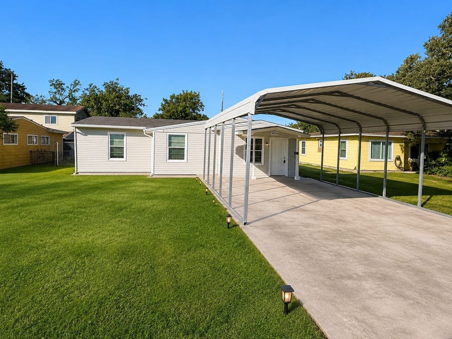 Property photo for 1004 S 2nd Street, La Porte, TX